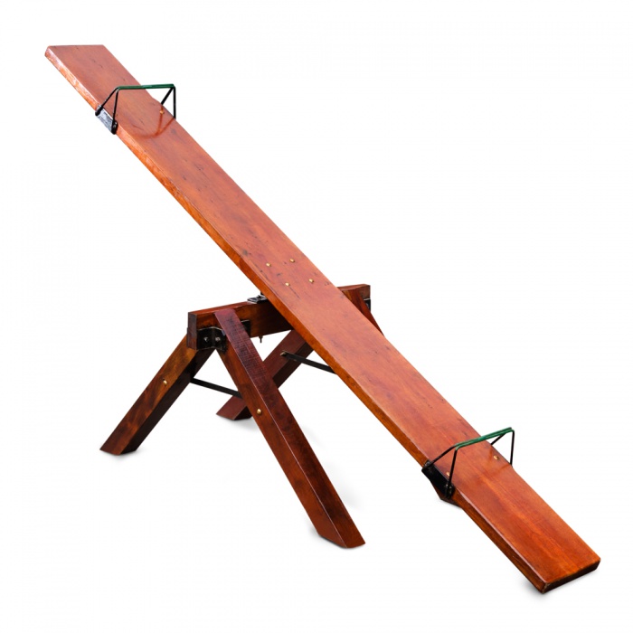 sube y baja de madera cruciuegos