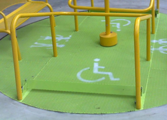 Calesita para sillas de ruedas Crucijuegos